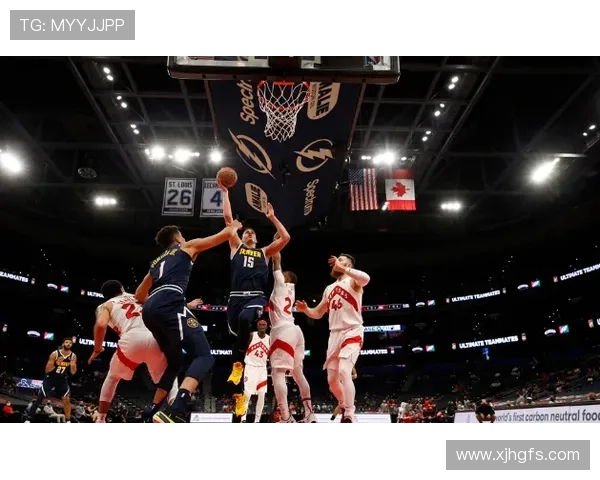 新浪体育NBA焦点：篮球盛宴激战正酣 热血对决引爆全场观众热情